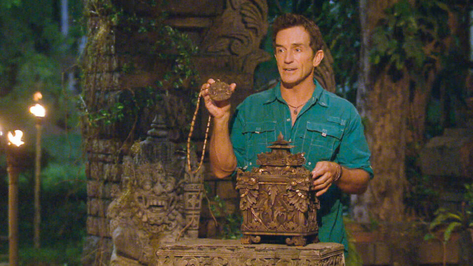 Jeff Probst con un hidden immunity idol