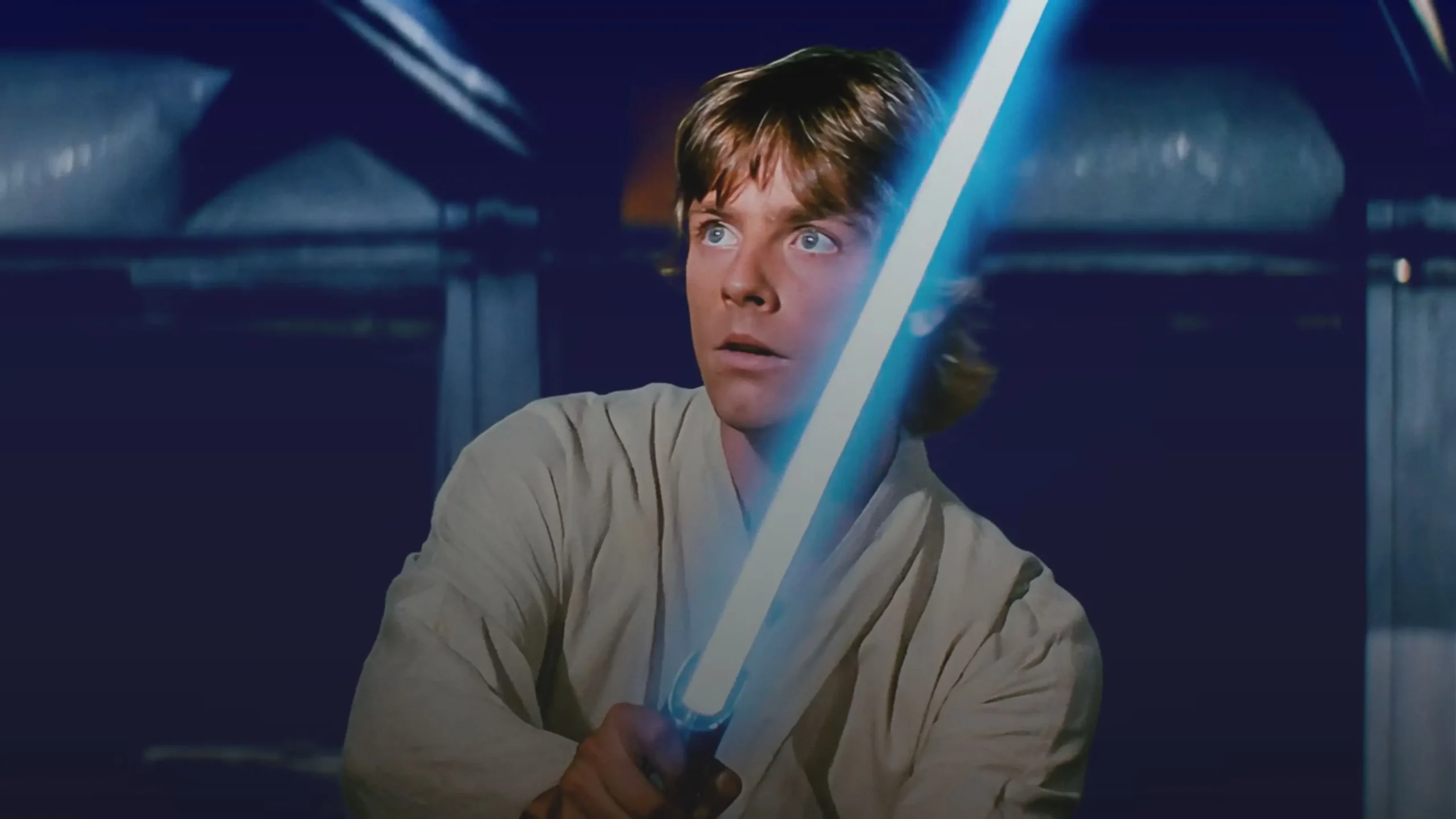 La spada laser di Luke Skywalker venduta all&rsquo;asta per una cifra record: &egrave; il cimelio di Star Wars pi&ugrave; costoso di sempre