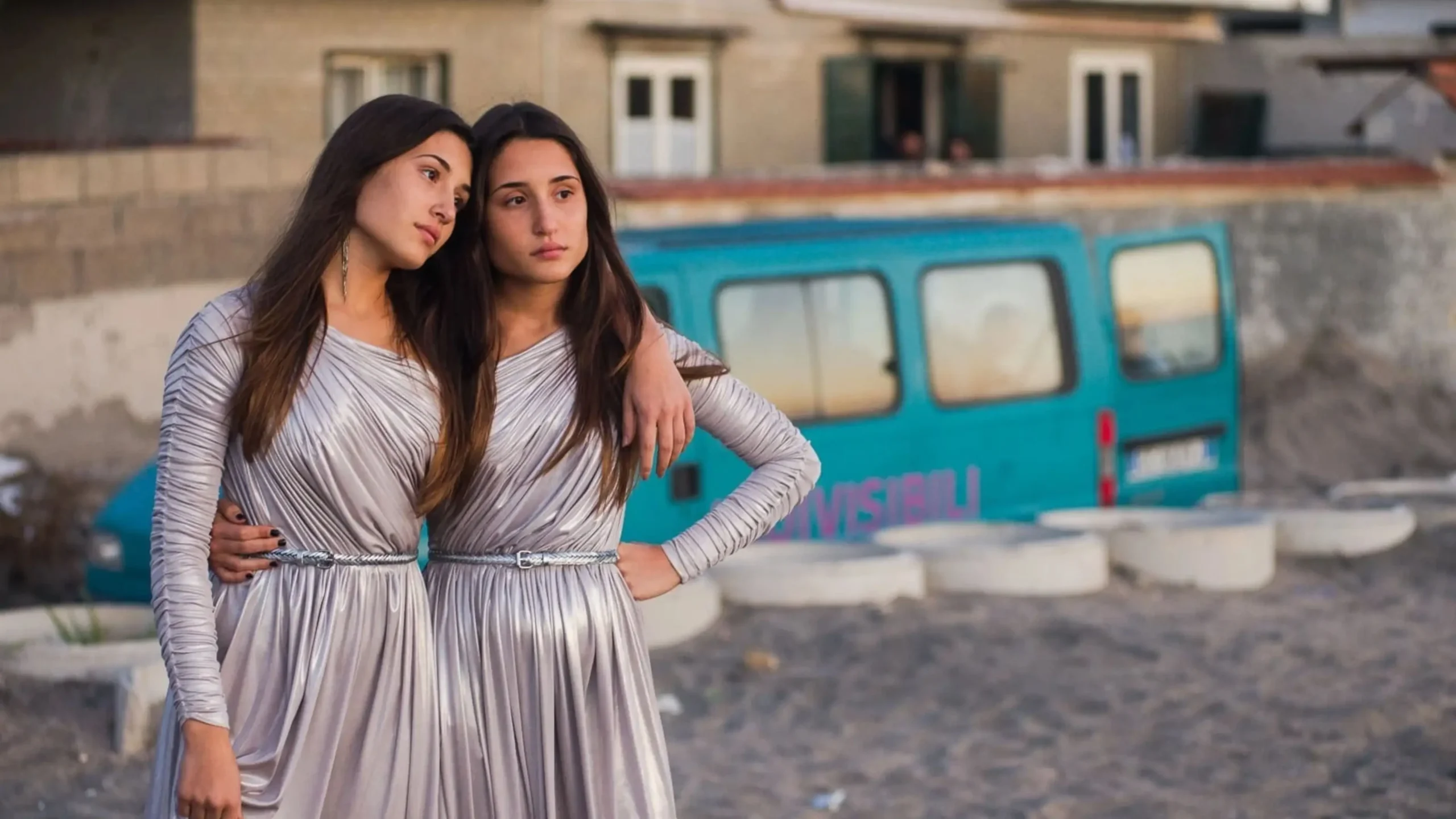 Indivisibili compie 10 anni: il film di Edoardo De Angelis torna al cinema con una proiezione speciale